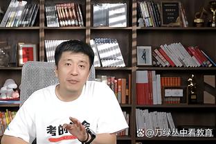 这身高差❓维尼修斯和安东尼-戴维斯合影